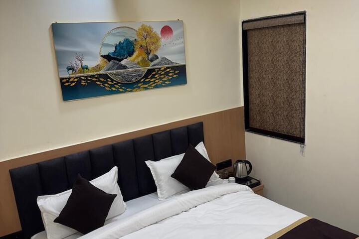 Room 13 of 31