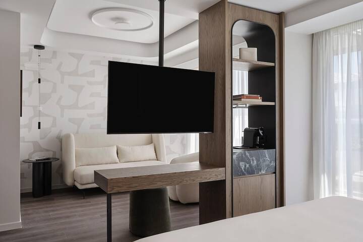 Room 32 of 88
