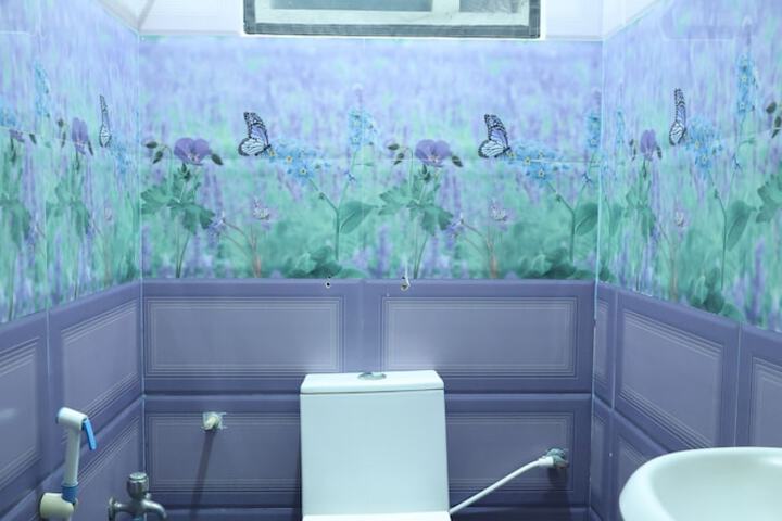 Room 10 of 13