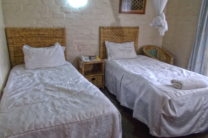 Room 6 of 37