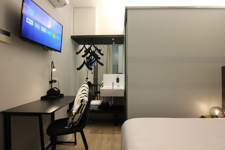 Room 8 of 46