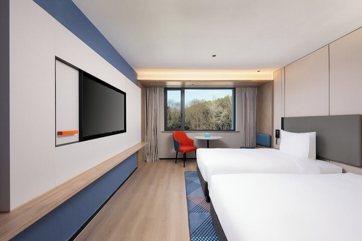 Room 9 of 50