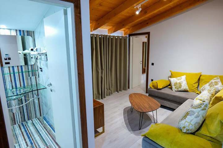 Room 8 of 72