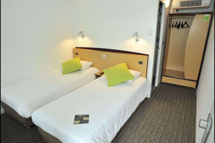 Room 11 of 31