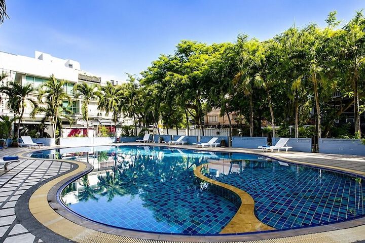 Hotel Pool