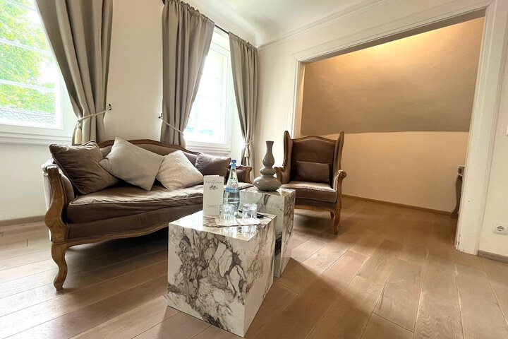 Room 10 of 30