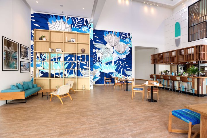Entrance & Lobby