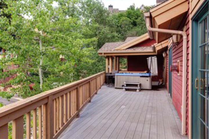 Terrace/Patio 2 of 31