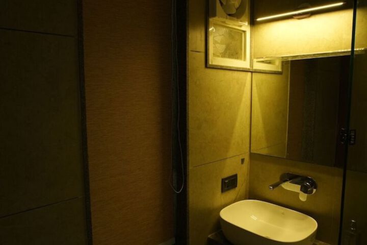 Room 14 of 16