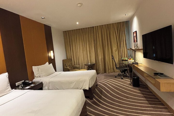 Room 18 of 93