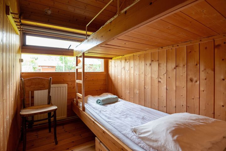 Room 5 of 93