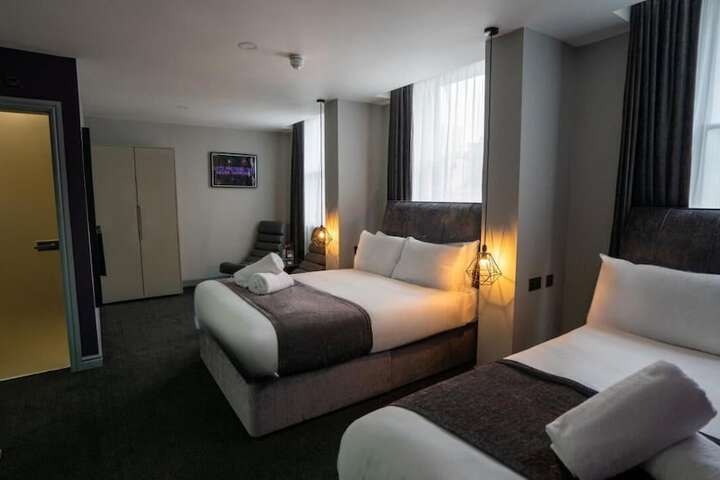 Room 6 of 22