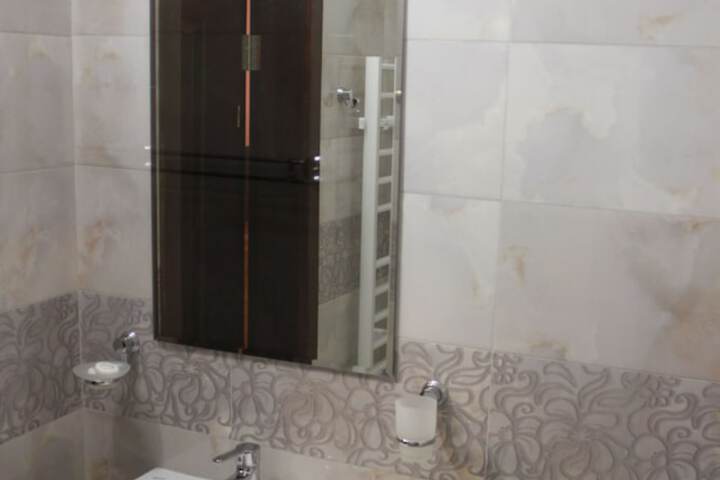 Room 10 of 18