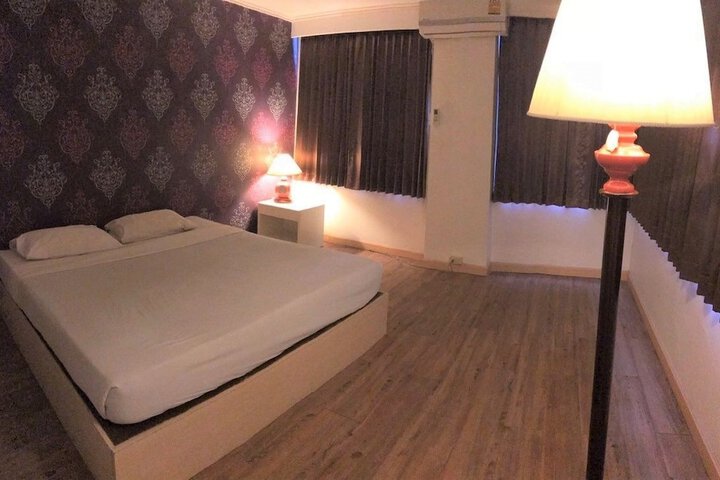 Room 17 of 147