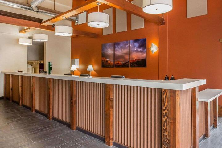 Entrance & Lobby