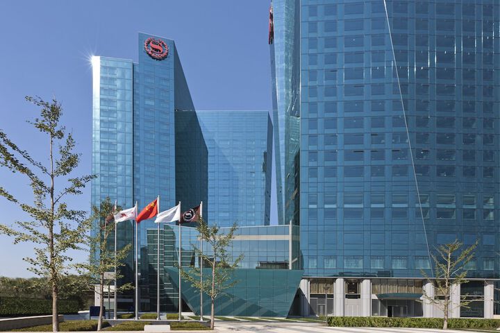 Hotel Exterior 62 of 65