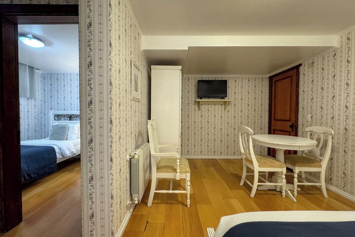 Room 50 of 97