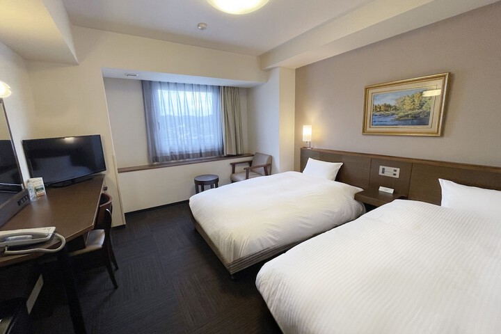 Room 8 of 21