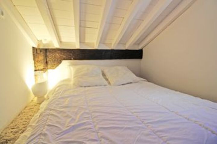 Room 8 of 25