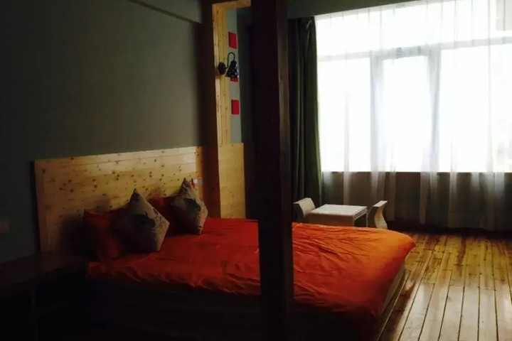 Room 6 of 20