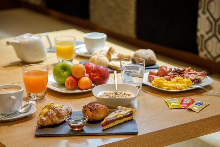 Breakfast/Coffee Service 98 of 188