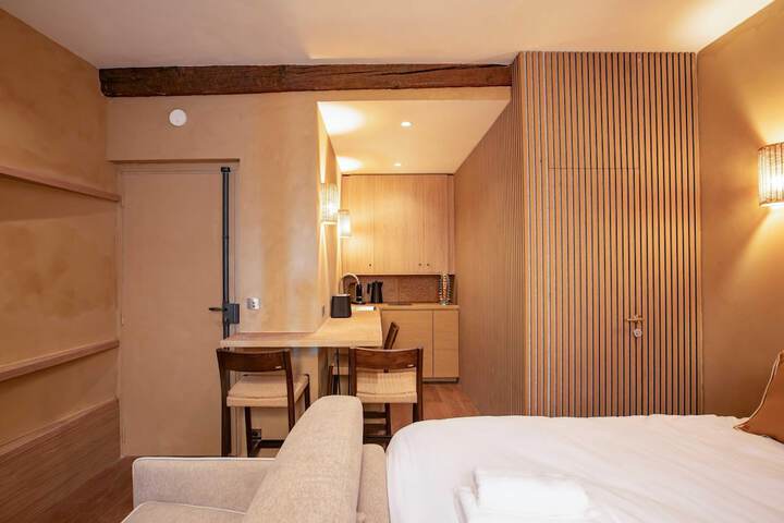 Room 4 of 25
