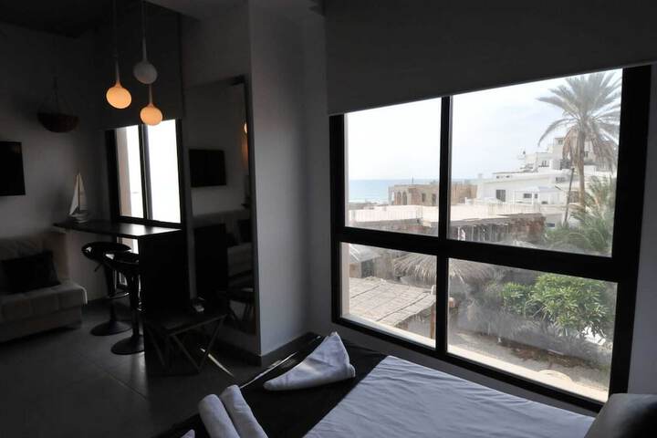 Room 14 of 36
