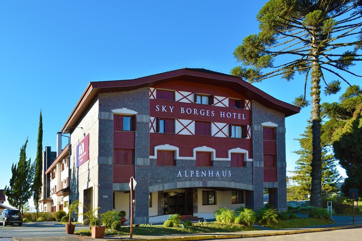 Exterior of Sky Borges Hotel Alpenhaus