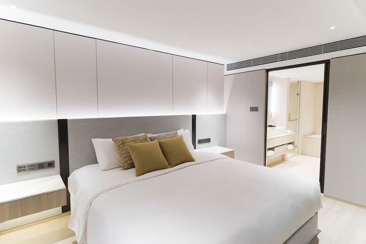 Room 14 of 26