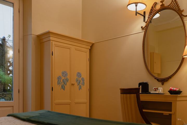 Room 40 of 76