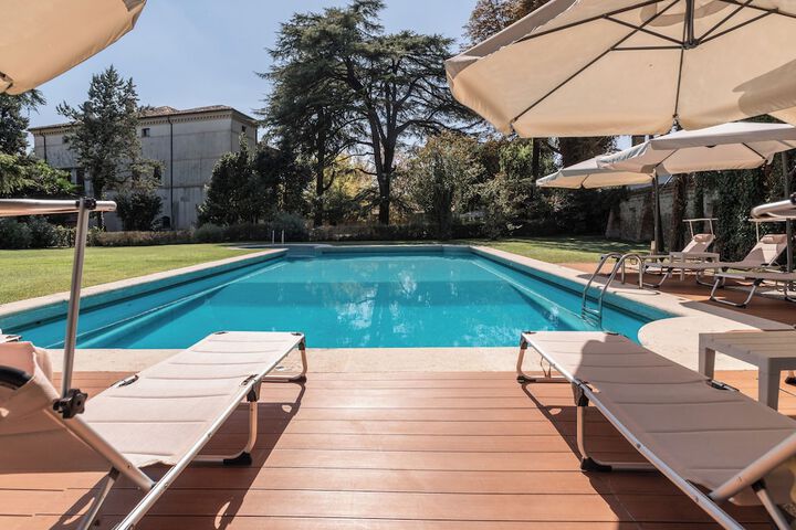 Pools & Facilities