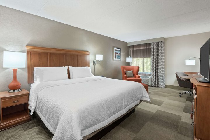 1 King Bed (3 of 15)
