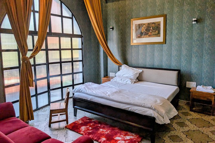 Room 3 of 76