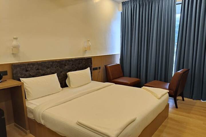 Room 12 of 37