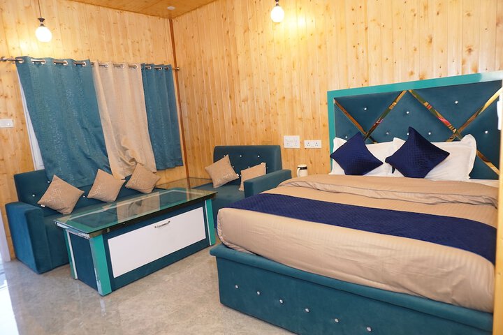 Room 6 of 30