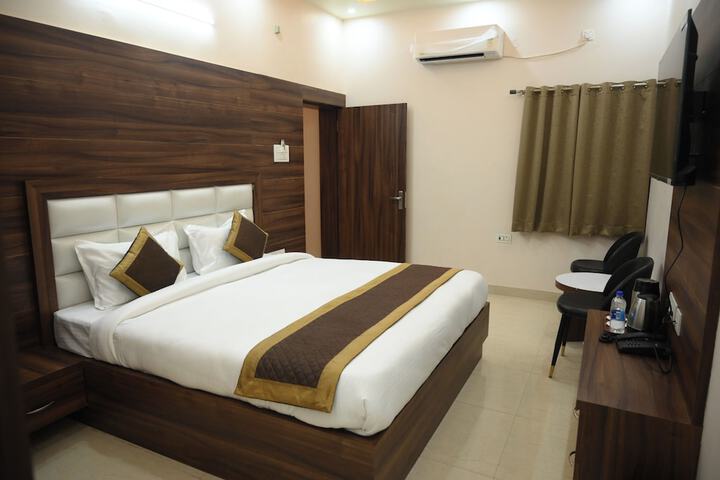 Room 9 of 38