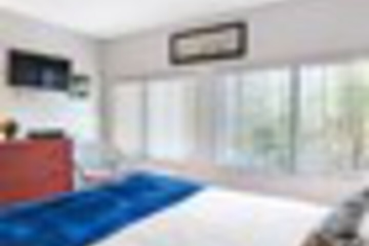 Room 368 of 984