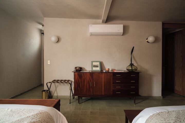 Room 52 of 222