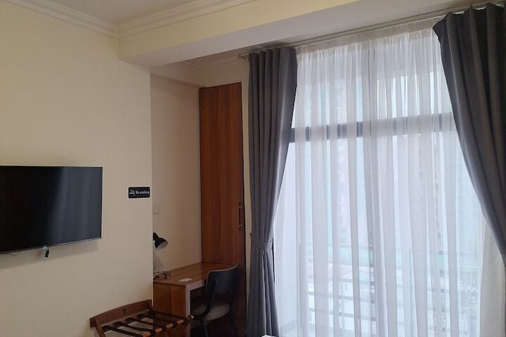 Room 2 of 9