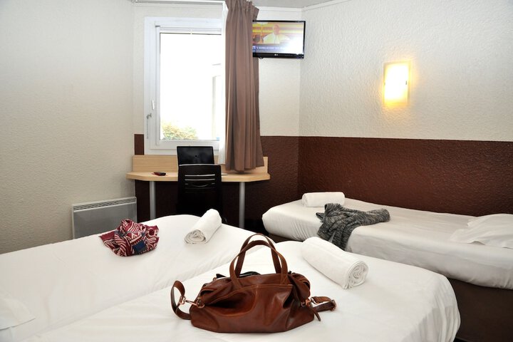 Room 12 of 37