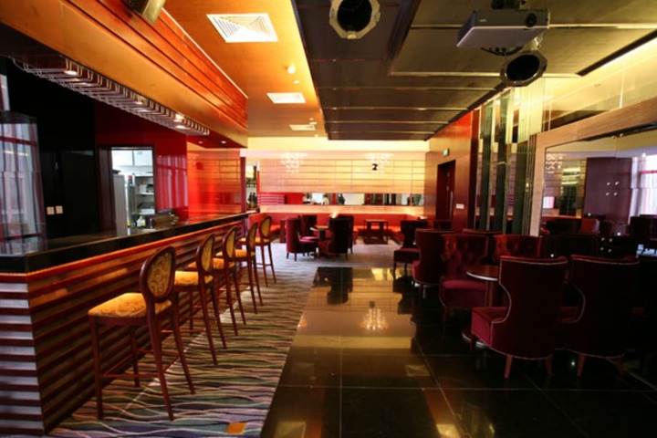 Lounge 42 of 56