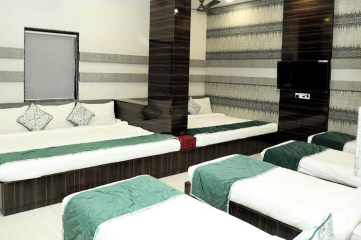 Room 12 of 27
