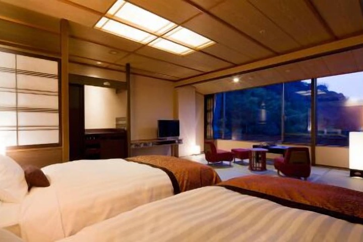 Room 9 of 20