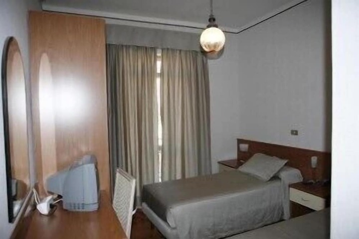Room 9 of 35