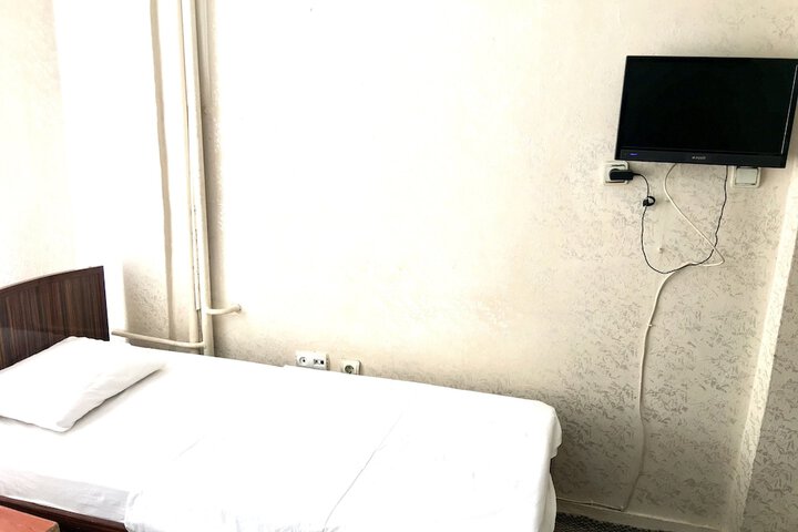 Room 8 of 27