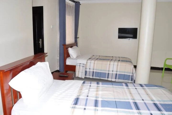 Room 3 of 16