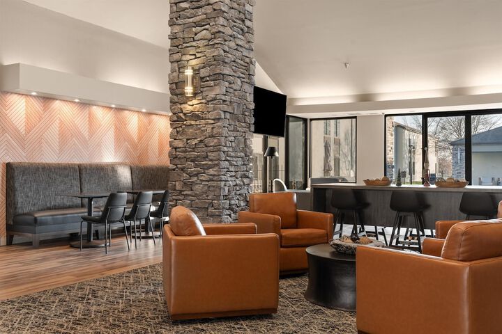 Entrance & Lobby