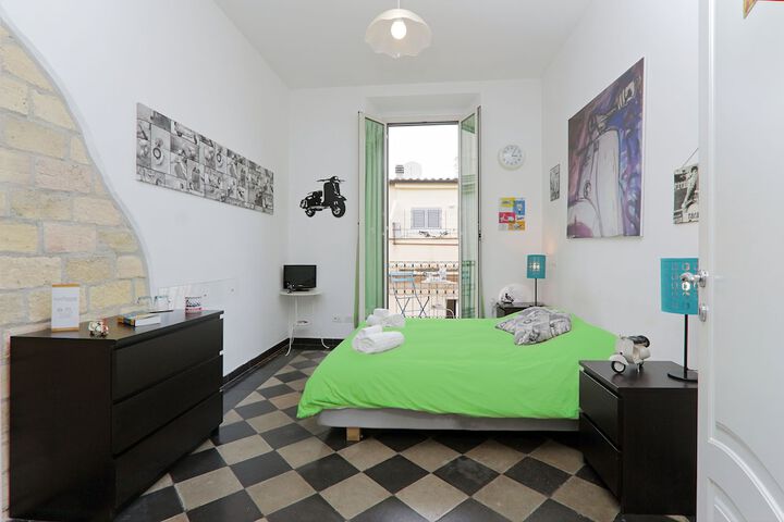 Room 4 of 42