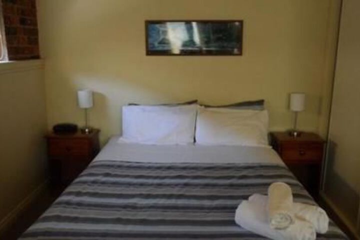 Room 4 of 42