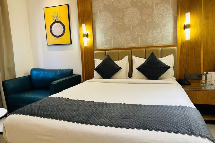 Room 5 of 37